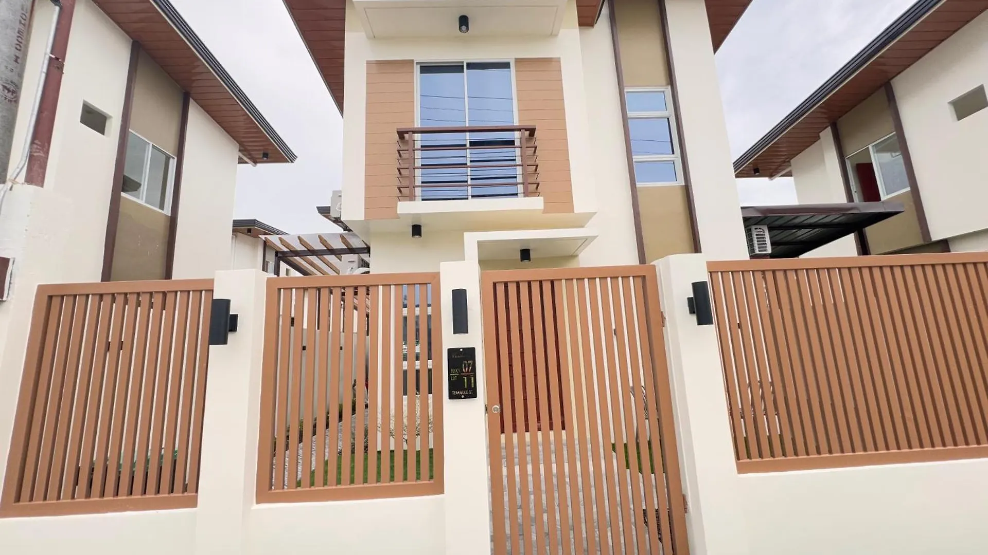 Modern Getaway Near Alona Beach! Dauis Holiday home