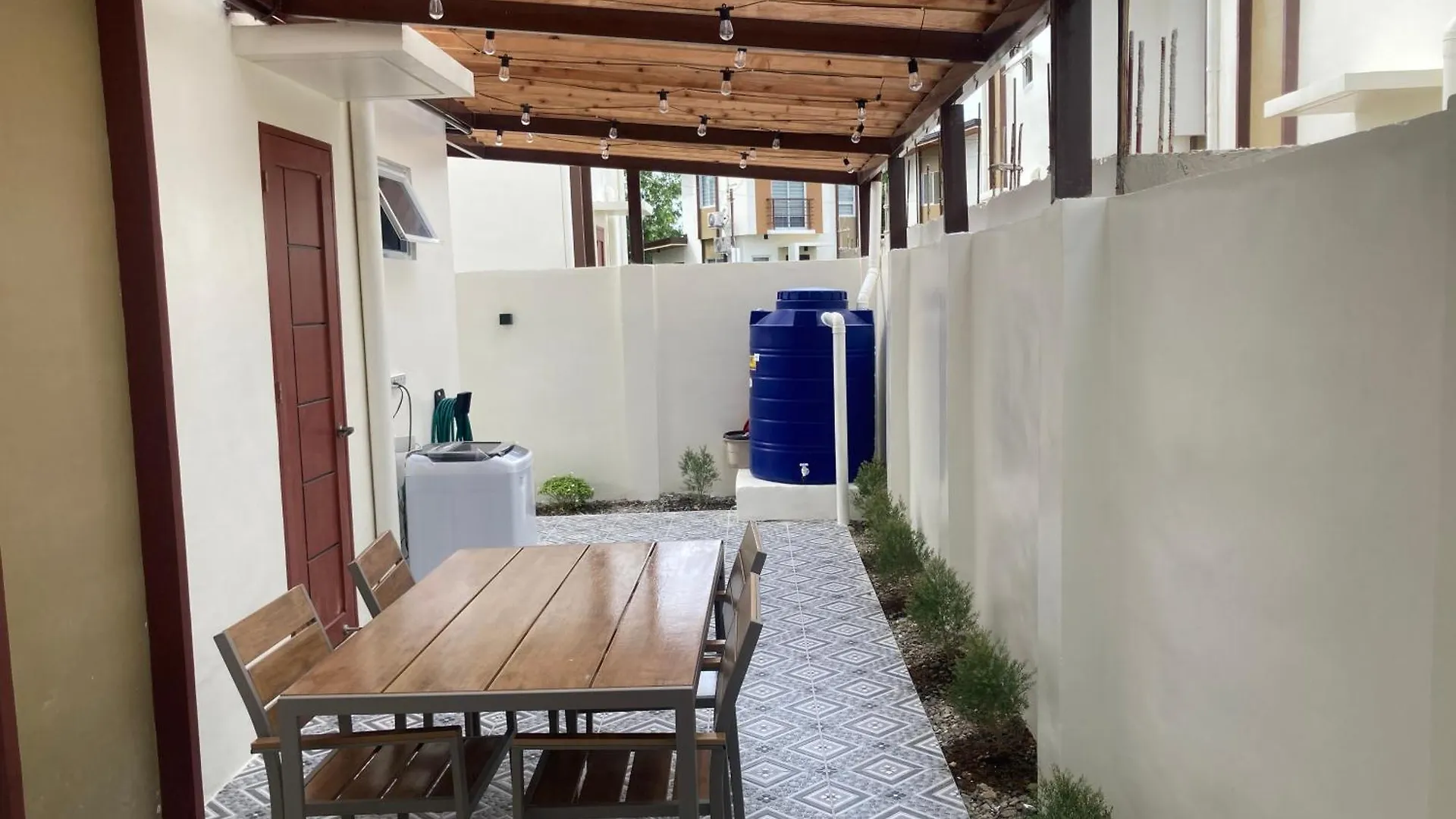 Modern Getaway Near Alona Beach! Dauis